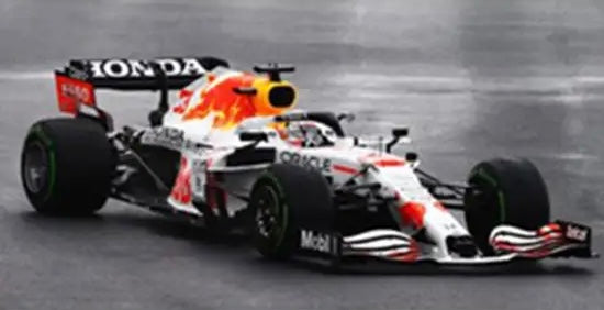 Red Bull Racing Honda RB16B No.33 Red Bull Racing - 2nd Turkish GP 2021 - Max Verstappen - 1:18 Scale Resin Model Car - Spark