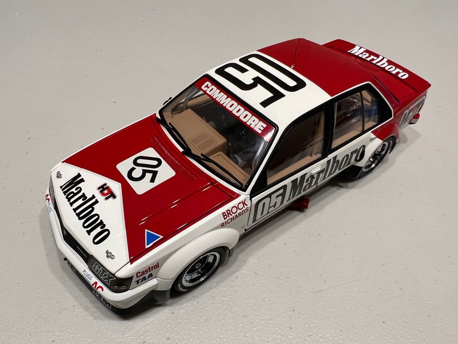 Holden VC Commodore Peter Brock 1980 Bathurst Winner - 1:18 Scale Diecast Model - CLASSIC CARLECTABLES