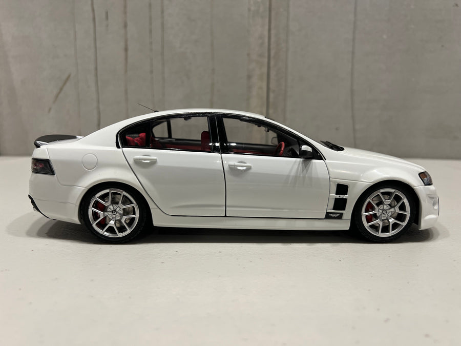 HSV W427 - 2008 - Heron White - 1:18 Diecast Model Car - BIANTE