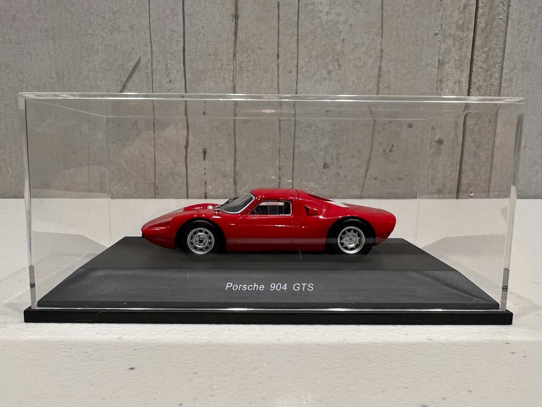 Porsche 904 GTS Red - 1:43 Scale Resin Model Car - Spark