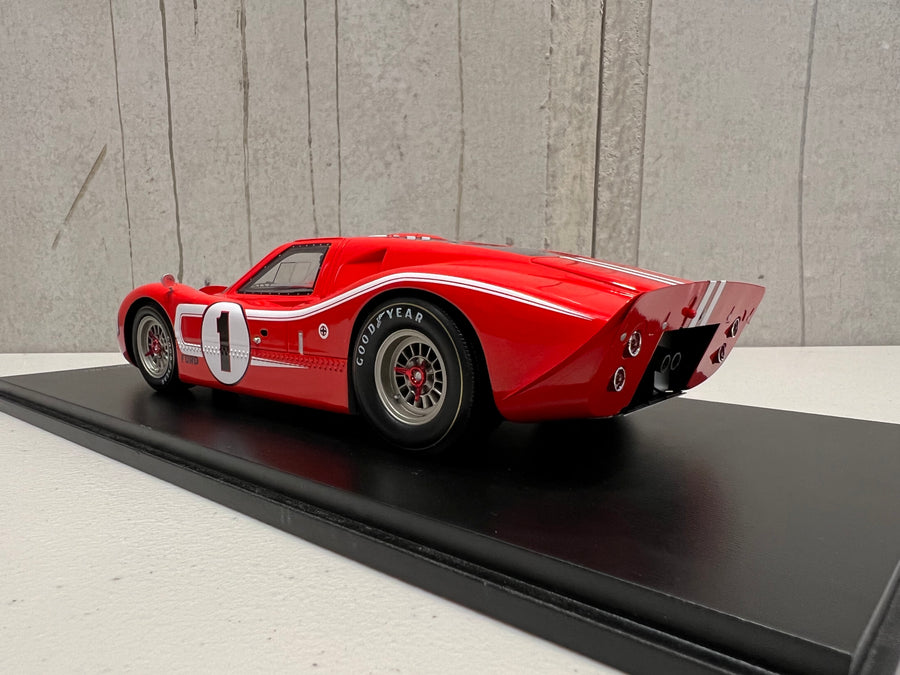 Ford Mk IV No.1 Winner 24H Le Mans 1967 - D. Gurney - A. J. Foyt - 1:18 Scale Resin Model Car - Spark