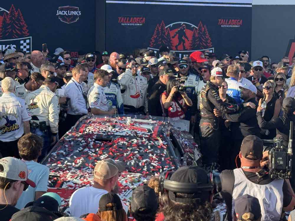 *PRE-ORDER* CARSON HOCEVAR 2026 CHILI'S RIDE THE DENTE TALLADEGA FIRST RACED WIN 1:24 ELITE DIECAST