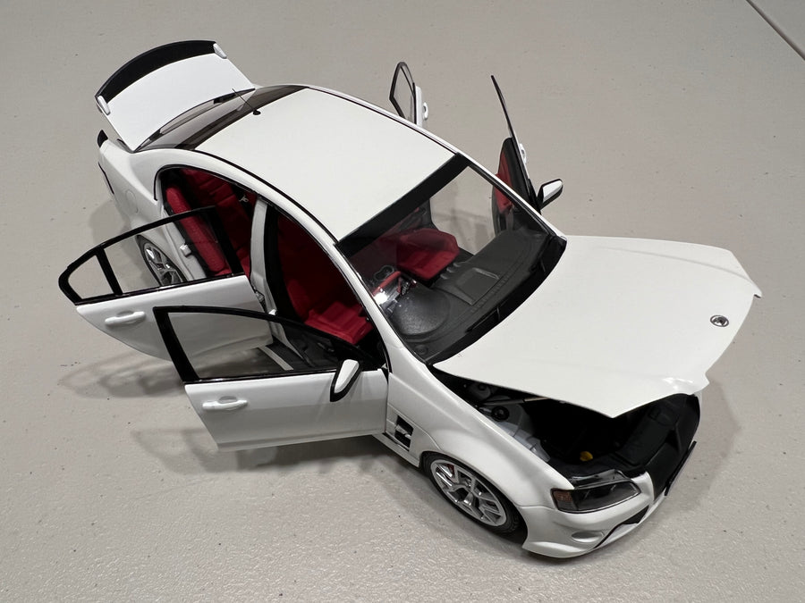 HSV W427 - 2008 - Heron White - 1:18 Diecast Model Car - BIANTE