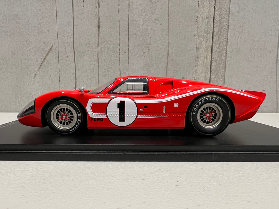 Ford Mk IV No.1 Winner 24H Le Mans 1967 - D. Gurney - A. J. Foyt - 1:18 Scale Resin Model Car - Spark