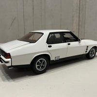 HOLDEN HX MONARO GTS SEDAN – COTILLION WHITE - 1:18 DIECAST MODEL