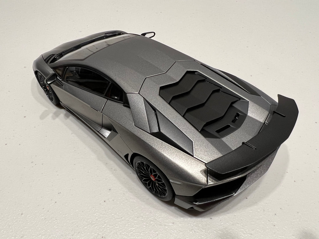 LAMBORGHINI AVENTADOR LP750-4 SV (GRIGIO TITANS/MATT GREY) 1:18 - AUTOART