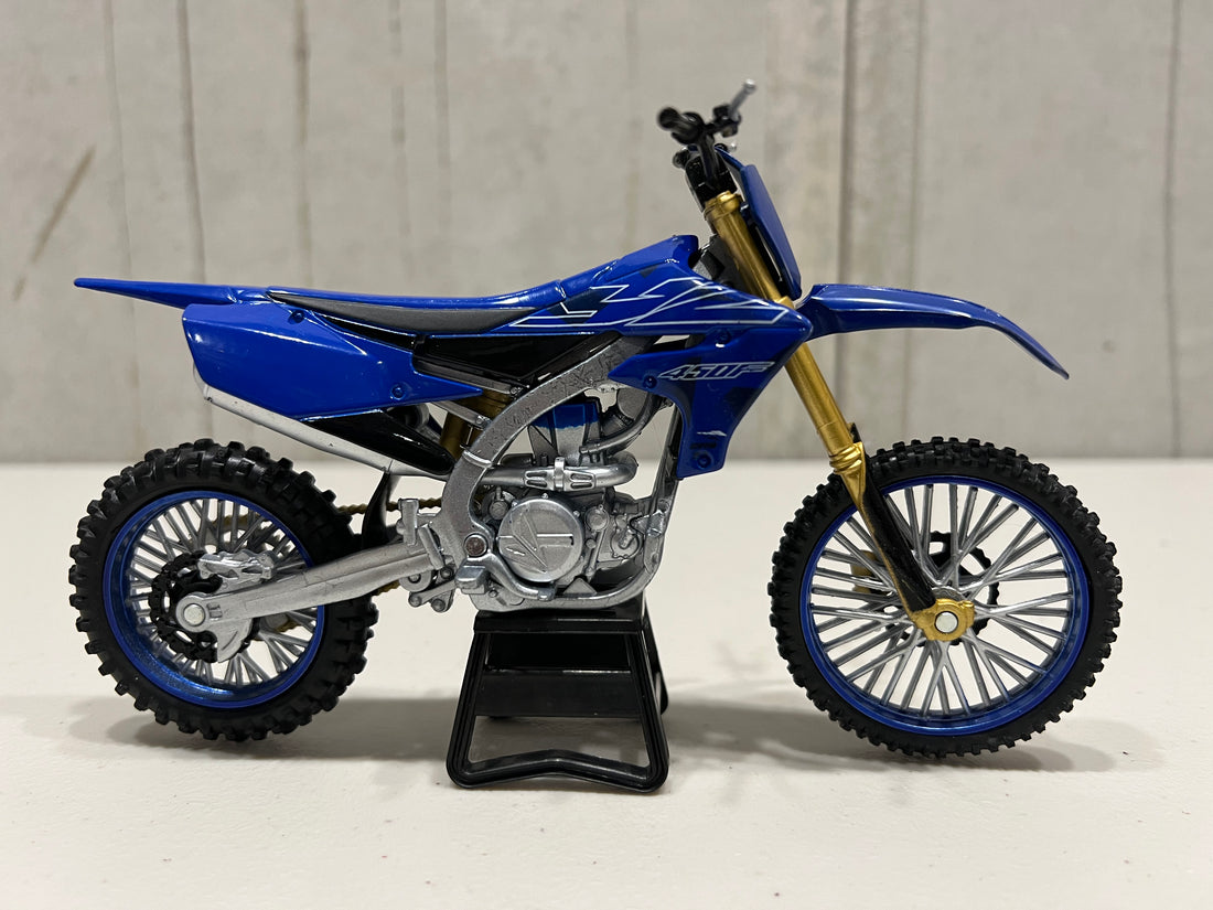 YAMAHA YZ-450F 2022 - 1:12 SCALE - DIRTBIKE MODEL