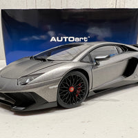 LAMBORGHINI AVENTADOR LP750-4 SV (GRIGIO TITANS/MATT GREY) 1:18 - AUTOART