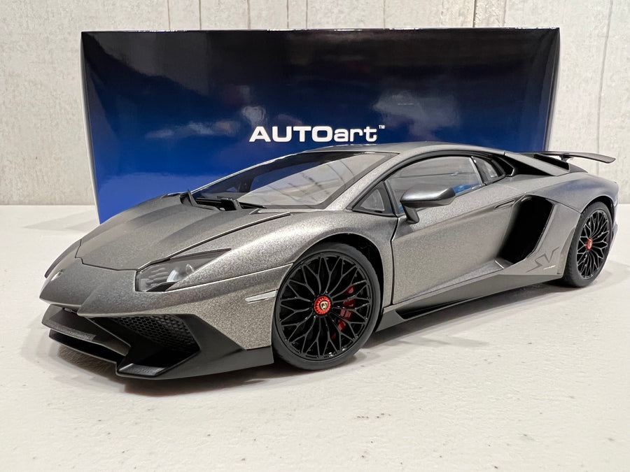 LAMBORGHINI AVENTADOR LP750-4 SV (GRIGIO TITANS/MATT GREY) 1:18 - AUTOART