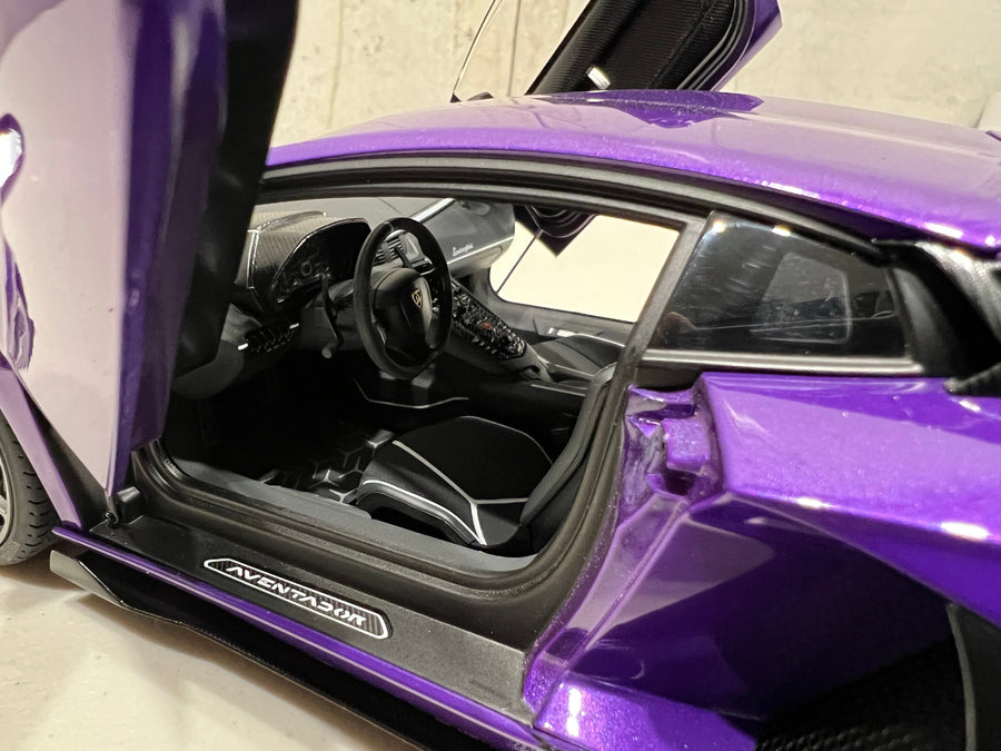 LAMBORGHINI AVENTADOR SVJ (VIOLA PASIFAE/PEARL PURPLE) 1:18 - AUTOART