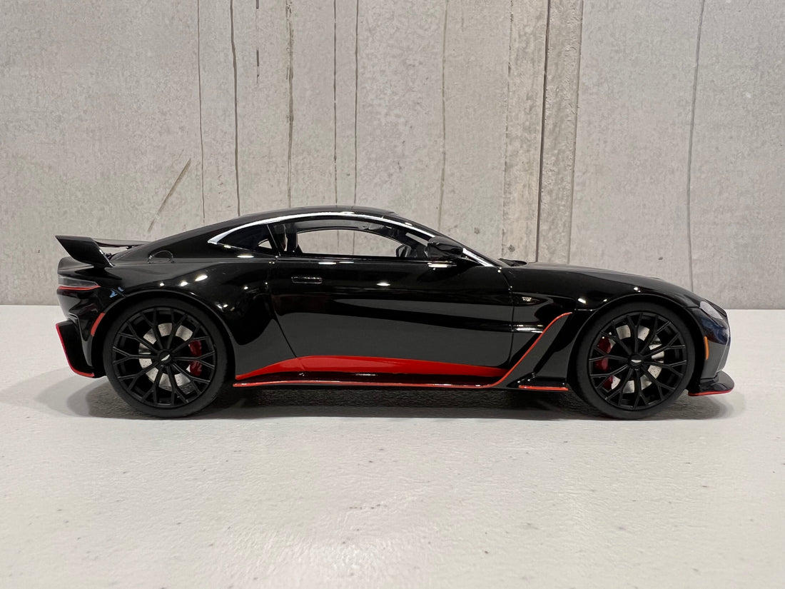 Aston Martin V12 Vantage Jet Black - 1:18 Scale Resin Model Car - TOPSPEED