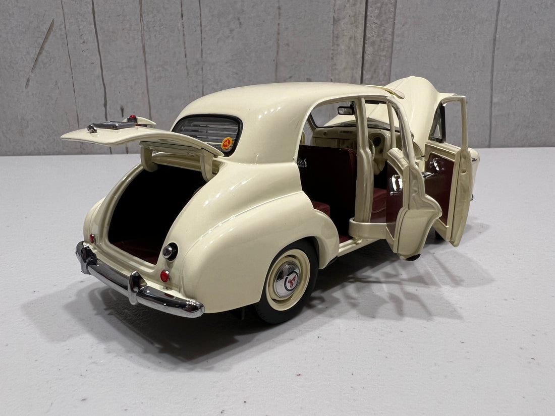 1948 CREAM FX HOLDEN SEDAN - 1:24 SCALE DIECAST MODEL - DDA