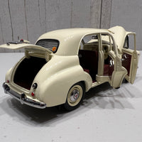 1948 CREAM FX HOLDEN SEDAN - 1:24 SCALE DIECAST MODEL - DDA