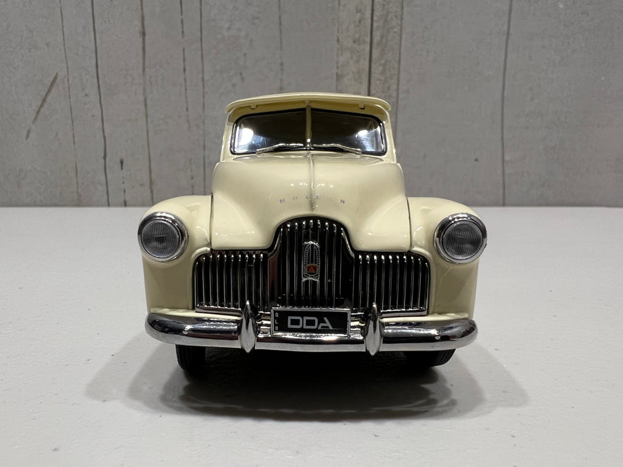 1948 CREAM FX HOLDEN SEDAN - 1:24 SCALE DIECAST MODEL - DDA