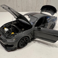 FORD SHELBY GT-350R (LEAD FOOT GREY W/ BLACK STRIPES) 1:18 - AUTOART