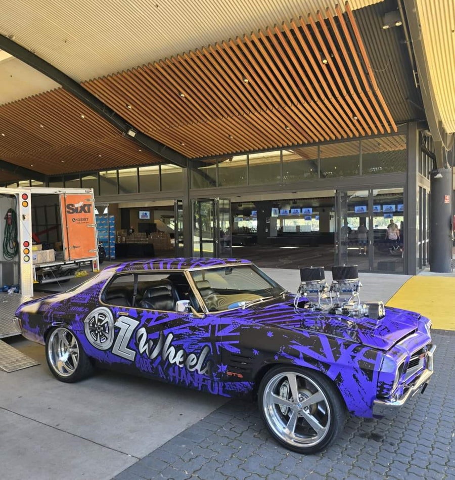 OZ WHEELS - HANDFUL - PURPLE OZ WHEELS LIVERY - BLOWN HOLDEN HQ MONARO COUPE - 1:64 SCALE DIECAST MODEL - SERIES 2- DDA