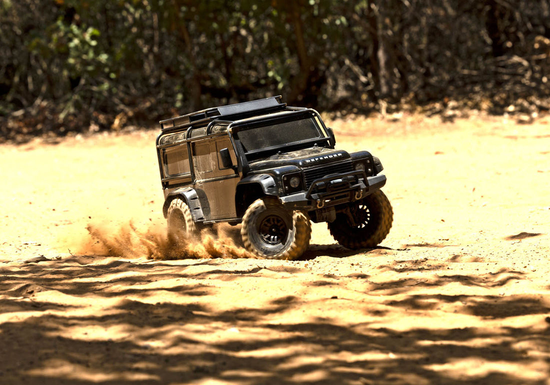 TRAXXAS TRX-4 LAND ROVER DEFENDER SCALE AND TRAIL CRAWLER BLACK - 1:10 SCALE