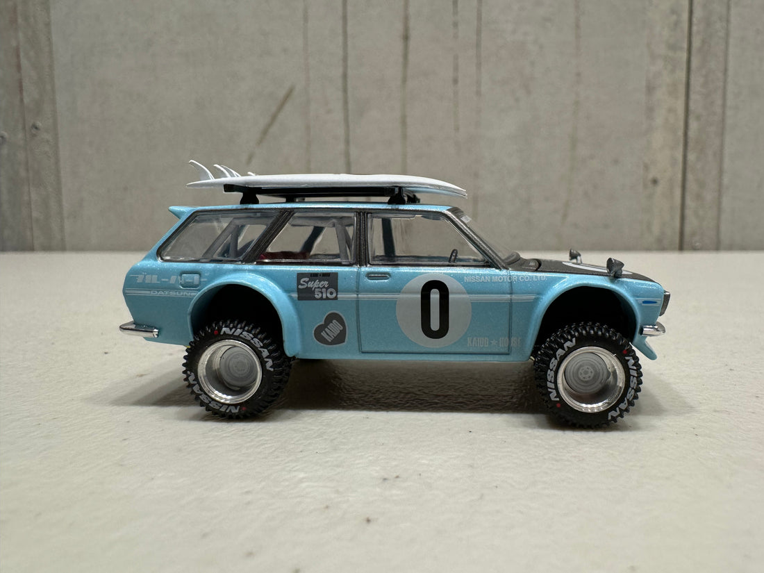 Datsun KAIDO 510 Wagon 4x4 Winter Holiday Edition - 1:64 Scale Diecast Model Car - Mini GT