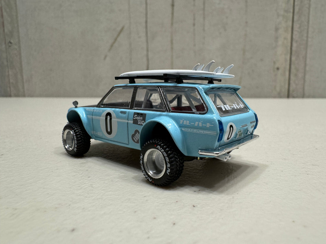 Datsun KAIDO 510 Wagon 4x4 Winter Holiday Edition - 1:64 Scale Diecast Model Car - Mini GT