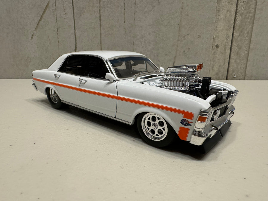 XW GT-HO Slammed and Blown - White - 1:24 Scale Diecast Model - DDA