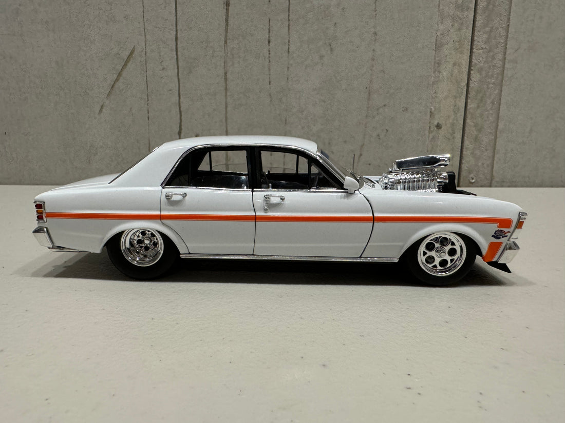 XW GT-HO Slammed and Blown - White - 1:24 Scale Diecast Model - DDA