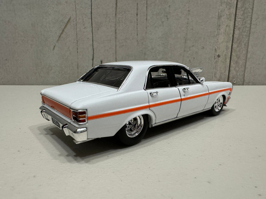 XW GT-HO Slammed and Blown - White - 1:24 Scale Diecast Model - DDA