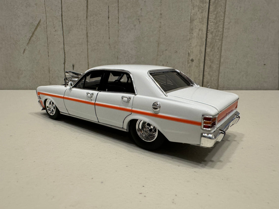 XW GT-HO Slammed and Blown - White - 1:24 Scale Diecast Model - DDA