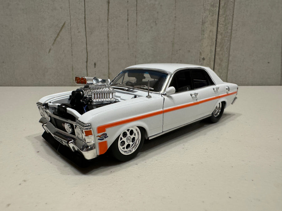 XW GT-HO Slammed and Blown - White - 1:24 Scale Diecast Model - DDA