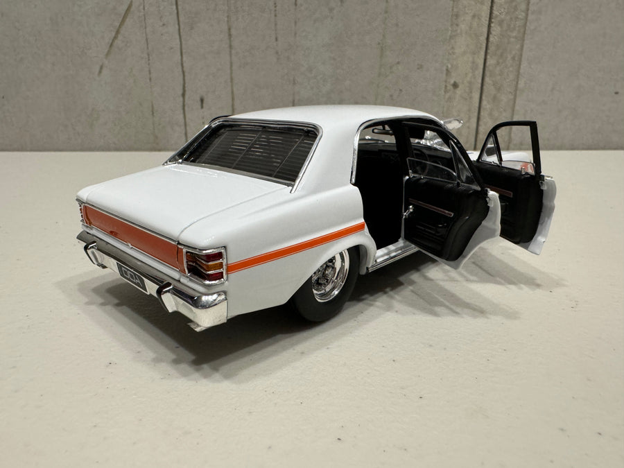 XW GT-HO Slammed and Blown - White - 1:24 Scale Diecast Model - DDA