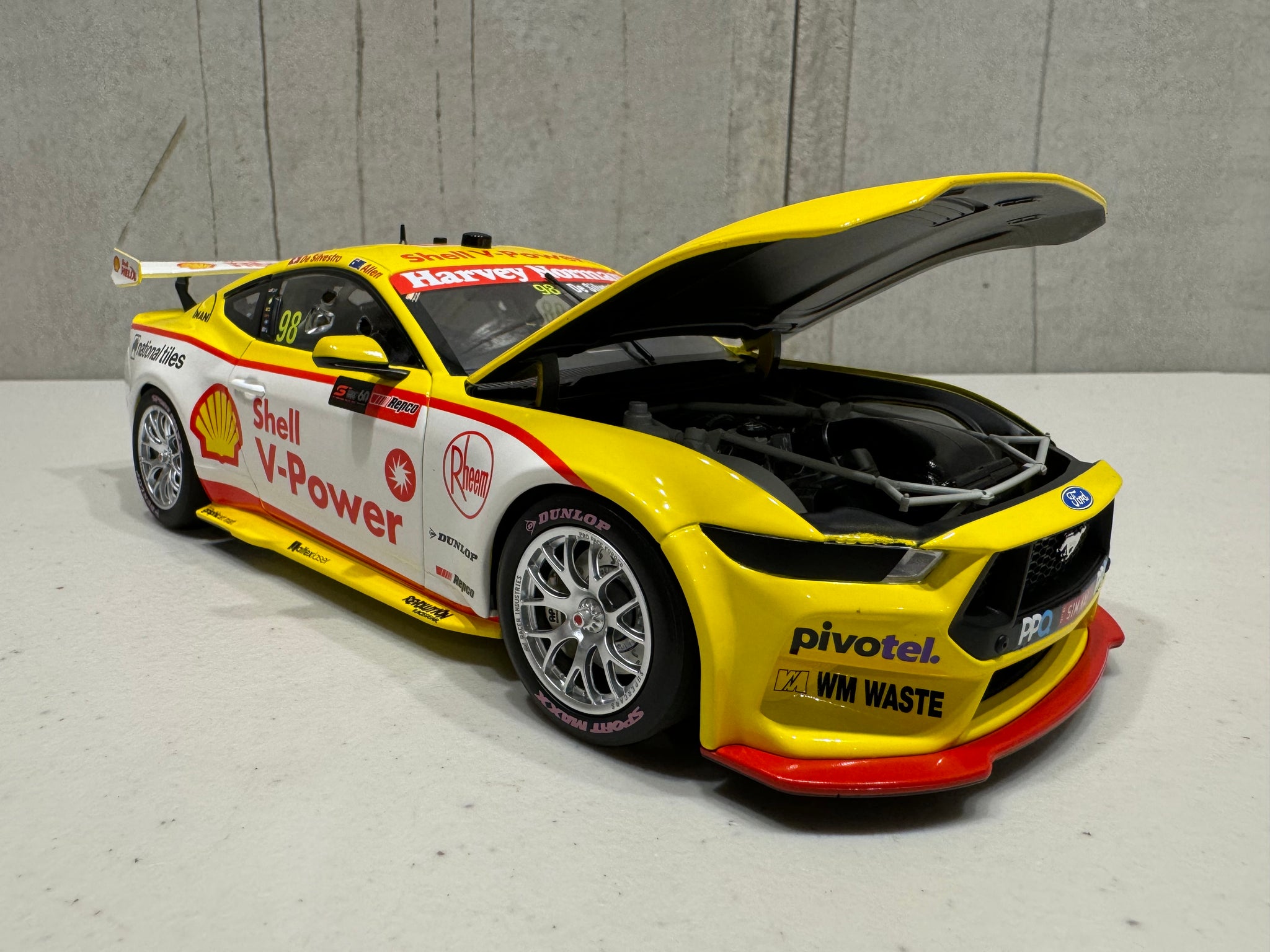 Shell Racing 98 Simona De Silvestro - Kai Allen - Shell V-Power Racing Team #98 Ford M