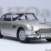 ASTON MARTIN DB5 "007 GOLDFINGER" (W/ WEAPONS) (BIRCH SILVER) - 1:18 SCALE MODEL - AUTOART