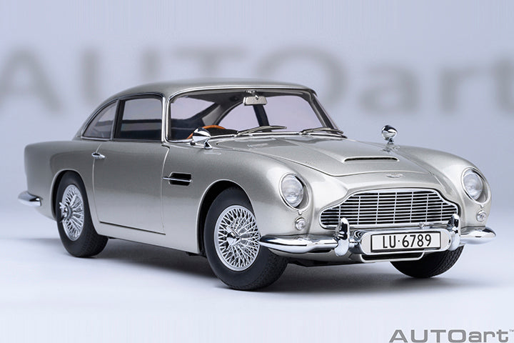 ASTON MARTIN DB5 "007 GOLDFINGER" (W/ WEAPONS) (BIRCH SILVER) - 1:18 SCALE MODEL - AUTOART