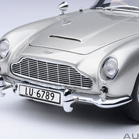 ASTON MARTIN DB5 "007 GOLDFINGER" (W/ WEAPONS) (BIRCH SILVER) - 1:18 SCALE MODEL - AUTOART