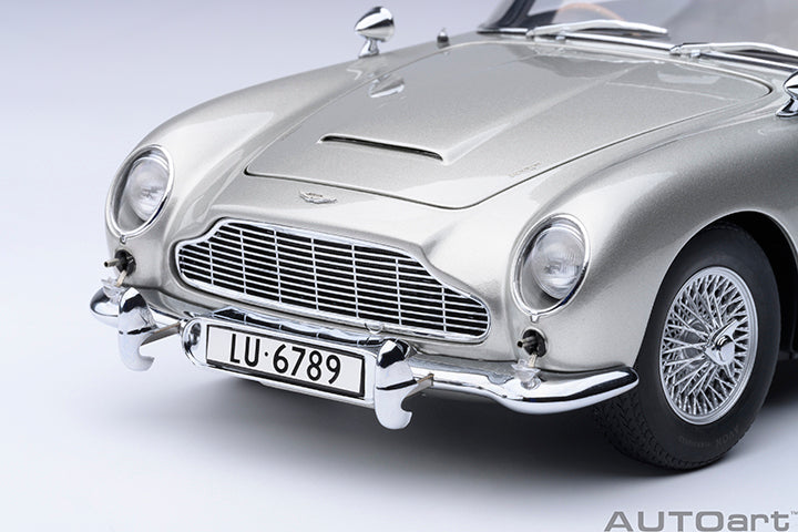 ASTON MARTIN DB5 "007 GOLDFINGER" (W/ WEAPONS) (BIRCH SILVER) - 1:18 SCALE MODEL - AUTOART