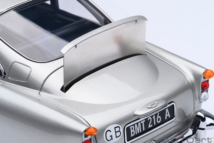 ASTON MARTIN DB5 "007 GOLDFINGER" (W/ WEAPONS) (BIRCH SILVER) - 1:18 SCALE MODEL - AUTOART