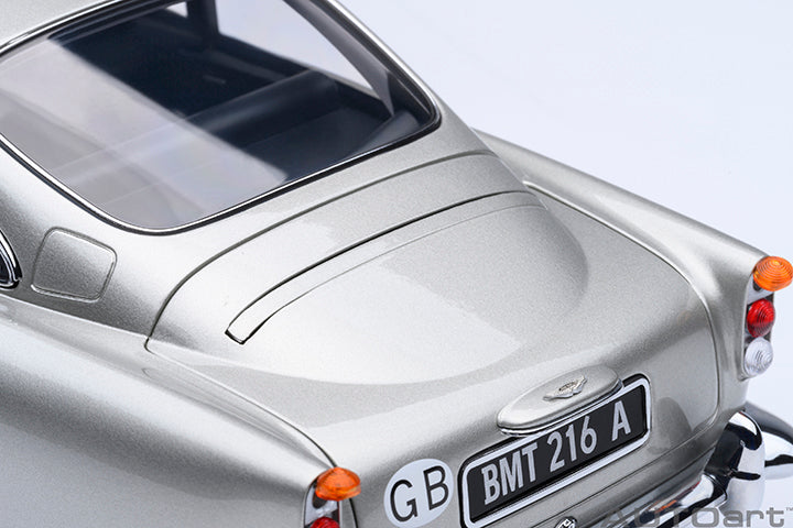 ASTON MARTIN DB5 "007 GOLDFINGER" (W/ WEAPONS) (BIRCH SILVER) - 1:18 SCALE MODEL - AUTOART