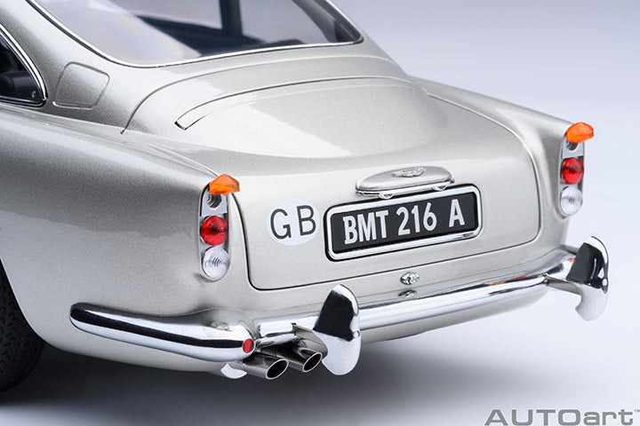 ASTON MARTIN DB5 "007 GOLDFINGER" (W/ WEAPONS) (BIRCH SILVER) - 1:18 SCALE MODEL - AUTOART