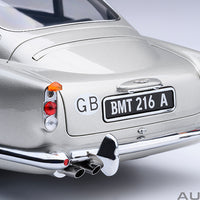 ASTON MARTIN DB5 "007 GOLDFINGER" (W/ WEAPONS) (BIRCH SILVER) - 1:18 SCALE MODEL - AUTOART