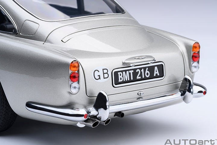 ASTON MARTIN DB5 "007 GOLDFINGER" (W/ WEAPONS) (BIRCH SILVER) - 1:18 SCALE MODEL - AUTOART