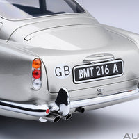 ASTON MARTIN DB5 "007 GOLDFINGER" (W/ WEAPONS) (BIRCH SILVER) - 1:18 SCALE MODEL - AUTOART