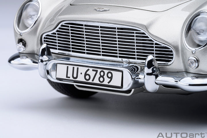 ASTON MARTIN DB5 "007 GOLDFINGER" (W/ WEAPONS) (BIRCH SILVER) - 1:18 SCALE MODEL - AUTOART