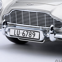 ASTON MARTIN DB5 "007 GOLDFINGER" (W/ WEAPONS) (BIRCH SILVER) - 1:18 SCALE MODEL - AUTOART