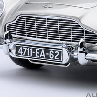 ASTON MARTIN DB5 "007 GOLDFINGER" (W/ WEAPONS) (BIRCH SILVER) - 1:18 SCALE MODEL - AUTOART