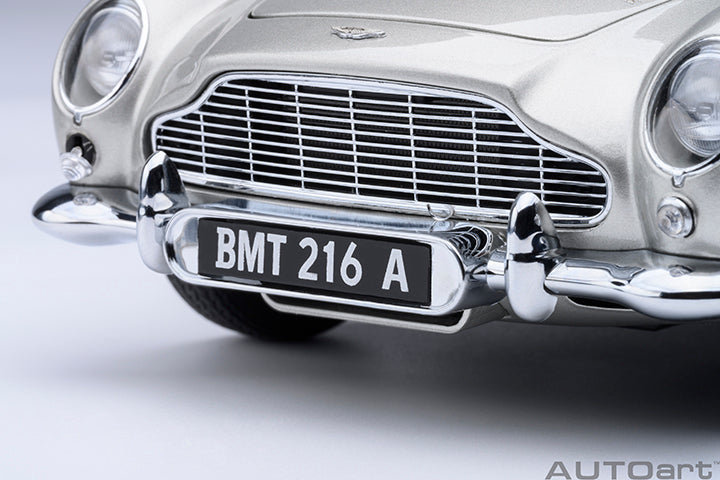 ASTON MARTIN DB5 "007 GOLDFINGER" (W/ WEAPONS) (BIRCH SILVER) - 1:18 SCALE MODEL - AUTOART