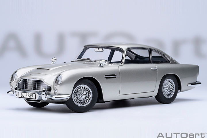 ASTON MARTIN DB5 "007 GOLDFINGER" (W/ WEAPONS) (BIRCH SILVER) - 1:18 SCALE MODEL - AUTOART