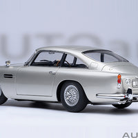 ASTON MARTIN DB5 "007 GOLDFINGER" (W/ WEAPONS) (BIRCH SILVER) - 1:18 SCALE MODEL - AUTOART