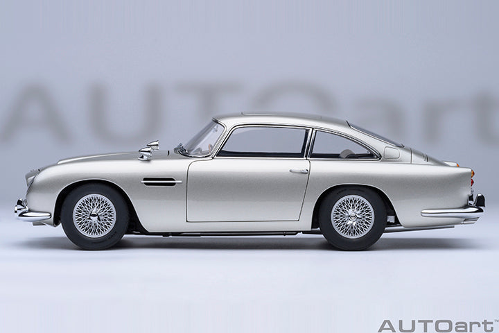 ASTON MARTIN DB5 "007 GOLDFINGER" (W/ WEAPONS) (BIRCH SILVER) - 1:18 SCALE MODEL - AUTOART