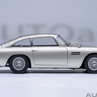 ASTON MARTIN DB5 "007 GOLDFINGER" (W/ WEAPONS) (BIRCH SILVER) - 1:18 SCALE MODEL - AUTOART