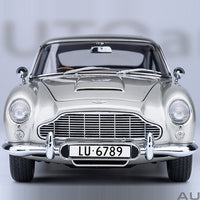 ASTON MARTIN DB5 "007 GOLDFINGER" (W/ WEAPONS) (BIRCH SILVER) - 1:18 SCALE MODEL - AUTOART