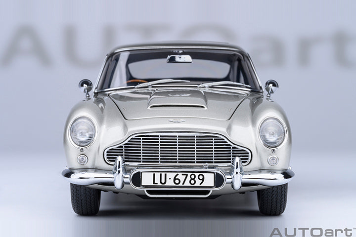 ASTON MARTIN DB5 "007 GOLDFINGER" (W/ WEAPONS) (BIRCH SILVER) - 1:18 SCALE MODEL - AUTOART